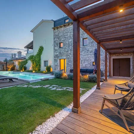 4-bedroom With Private Pool, Sauna & Children's Playground In Svetvincenat * Peresiji