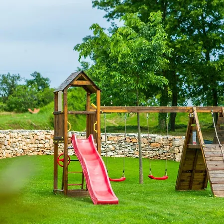 4-bedroom With Private Pool, Sauna & Children's Playground In Svetvincenat * Peresiji