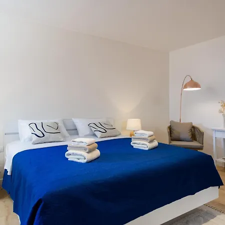 4-bedroom With Private Pool, Sauna & Children's Playground In Svetvincenat