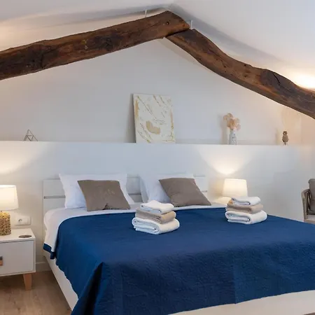 4-bedroom With Private Pool, Sauna & Children's Playground In Svetvincenat Villa