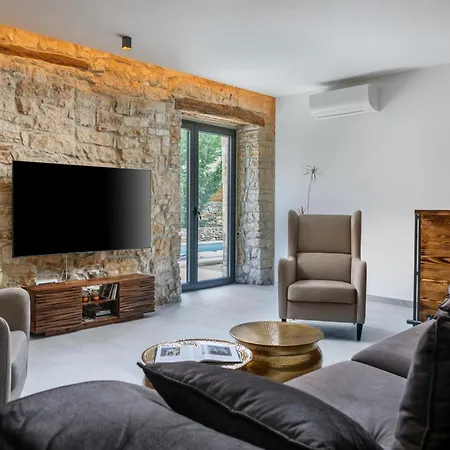 4-bedroom With Private Pool, Sauna & Children's Playground In Svetvincenat Villa Peresiji