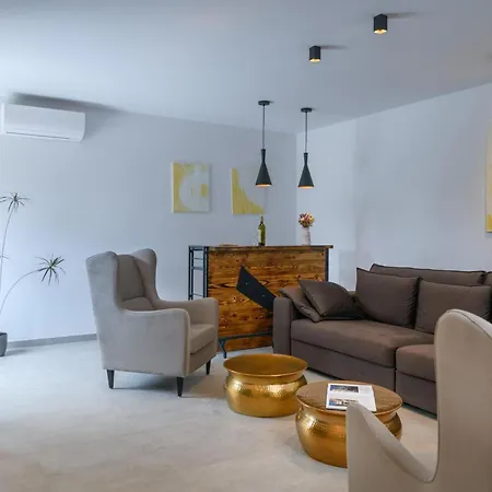 4-bedroom With Private Pool, Sauna & Children's Playground In Svetvincenat *