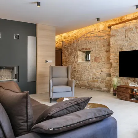 4-bedroom With Private Pool, Sauna & Children's Playground In Svetvincenat Villa
