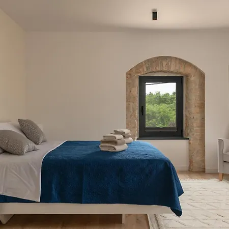 Villa 4-bedroom With Private Pool, Sauna & Children's Playground In Svetvincenat Peresiji