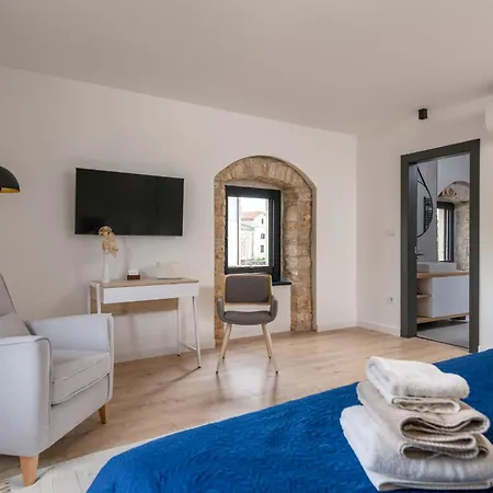 Villa 4-bedroom With Private Pool, Sauna & Children's Playground In Svetvincenat *