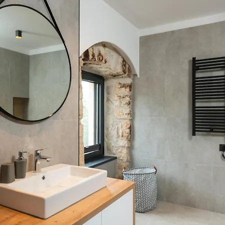 4-bedroom With Private Pool, Sauna & Children's Playground In Svetvincenat Villa