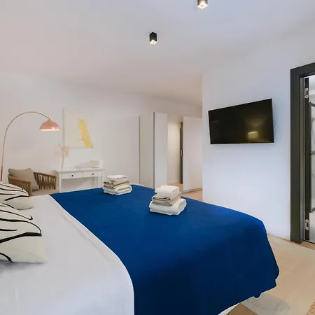 4-bedroom With Private Pool, Sauna & Children's Playground In Svetvincenat