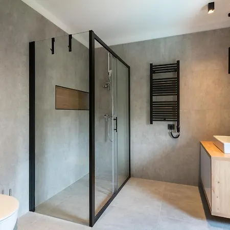 Villa 4-bedroom With Private Pool, Sauna & Children's Playground In Svetvincenat Peresiji