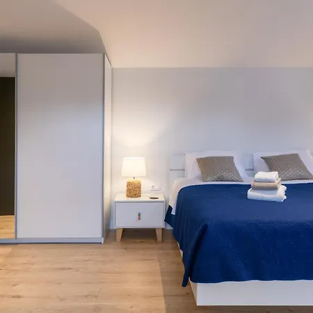 4-bedroom With Private Pool, Sauna & Children's Playground In Svetvincenat Villa Peresiji