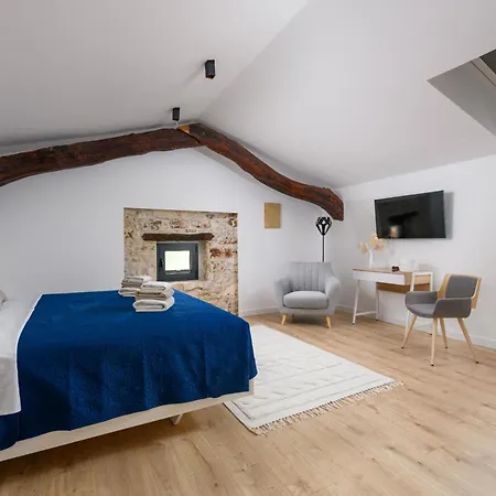 Villa 4-bedroom With Private Pool, Sauna & Children's Playground In Svetvincenat *
