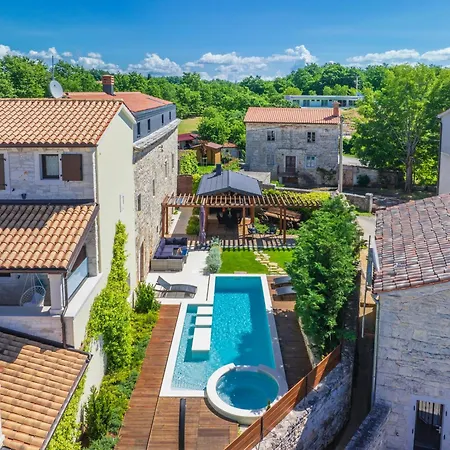 4-bedroom With Private Pool, Sauna & Children's Playground In Svetvincenat *