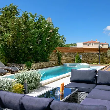 4-bedroom With Private Pool, Sauna & Children's Playground In Svetvincenat Villa Peresiji