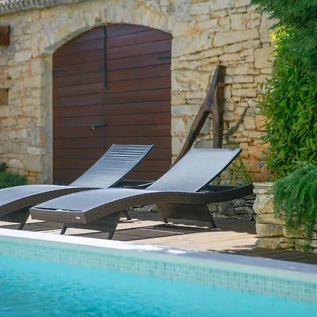 Villa 4-bedroom With Private Pool, Sauna & Children's Playground In Svetvincenat *